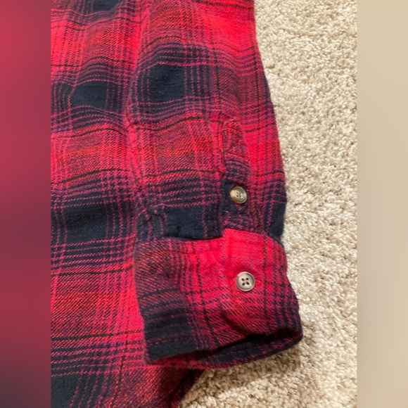Women American eagle long sleeve button up collar plaid flannel shirt red black - Picture 8 of 11
